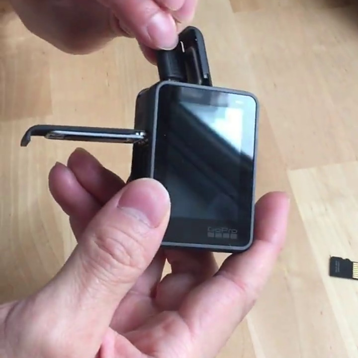 Gopro充电器充满是什么灯 小视频